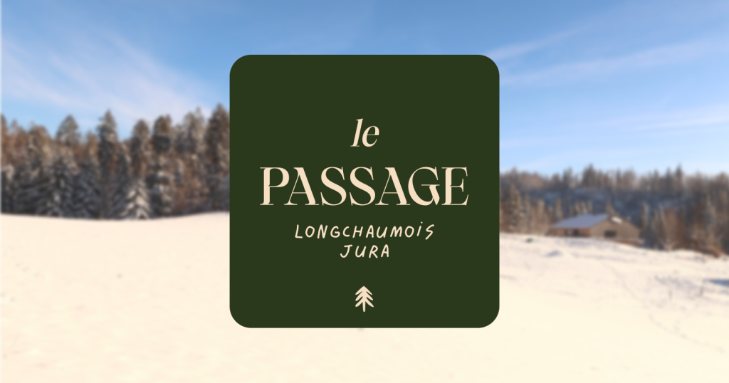 Logo Le Passage avec fond photo d'hiver